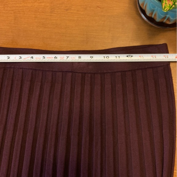 Deep purple, pleated midi skirt, a new day Medium - Picture 9 of 9